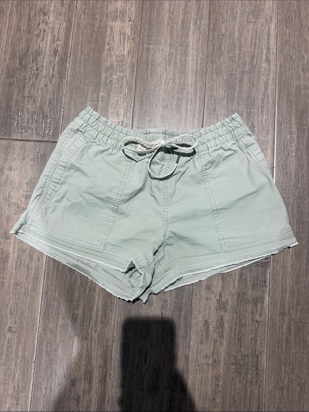 Vuori rip stop Light Sage Women’s Drawstring Shorts